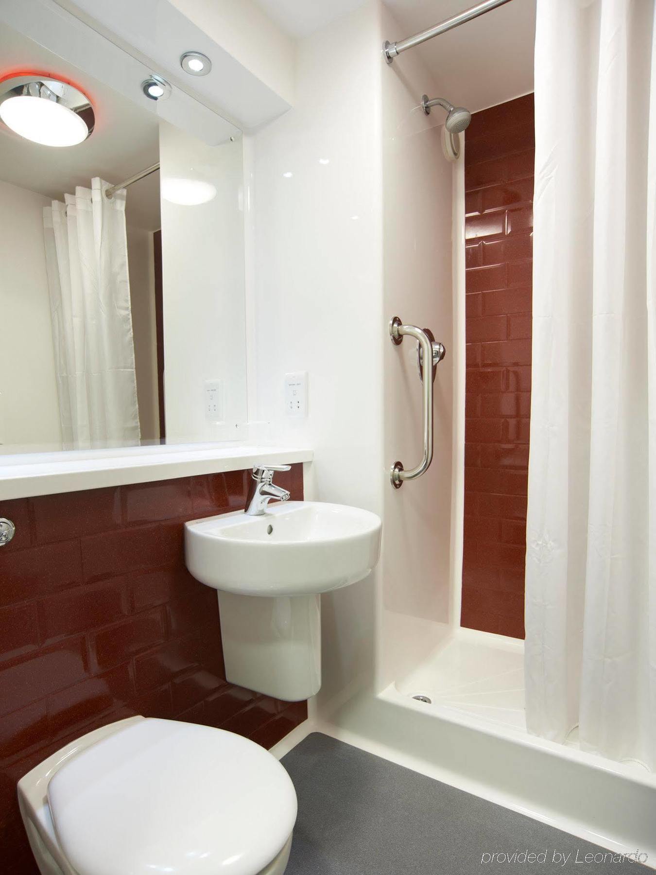 Travelodge London 일링 외부 사진